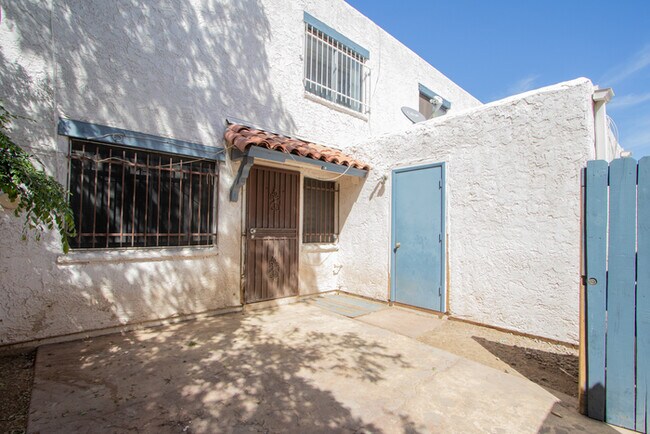 Building Photo - 5214 N 42ND PKWY, PHOENIX AZ