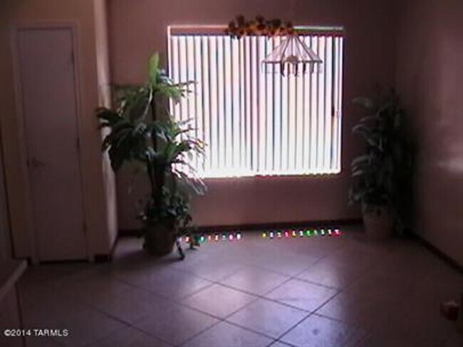 Building Photo - Beautiful 4 bedroom, 2 bath home available