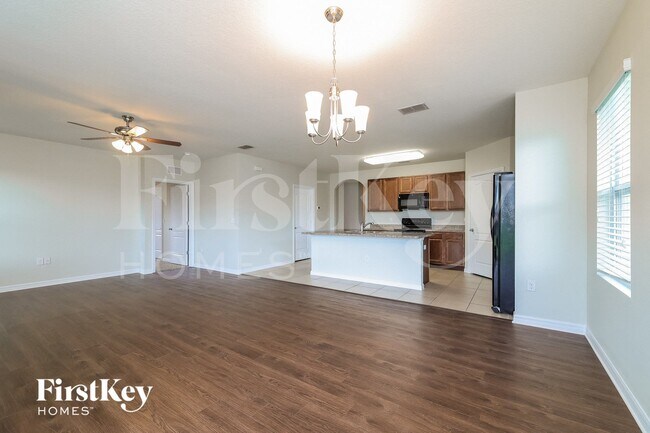 Building Photo - 908 Chanler Dr