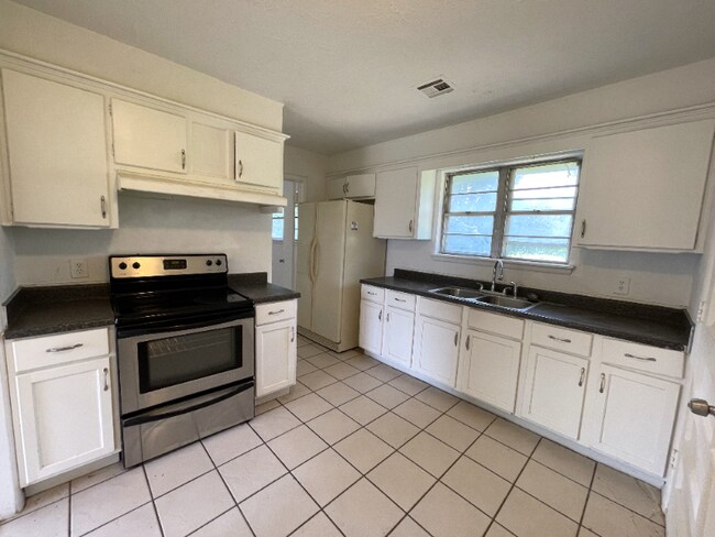 Foto del edificio - 5920 NW 62nd Terrace