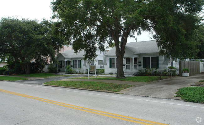 Building Photo - Bayview Apartments