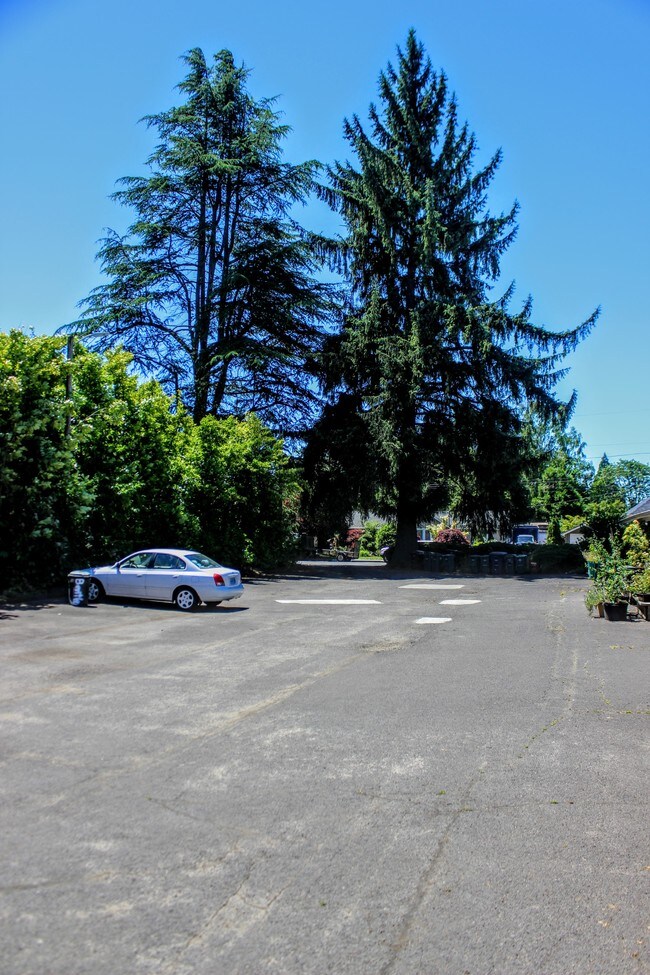 Building Photo - Garden Court Apartments