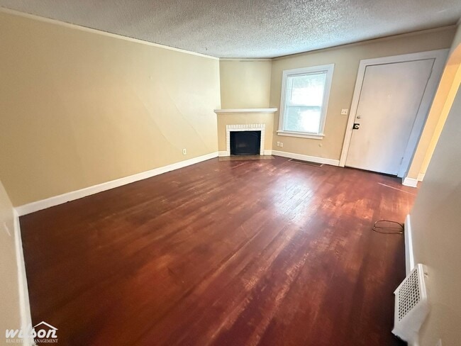 Building Photo - 211 S 16th Ave