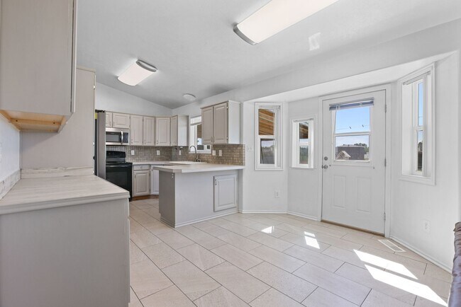 Foto del edificio - 5 Bed 3 Bath Home in Rigby