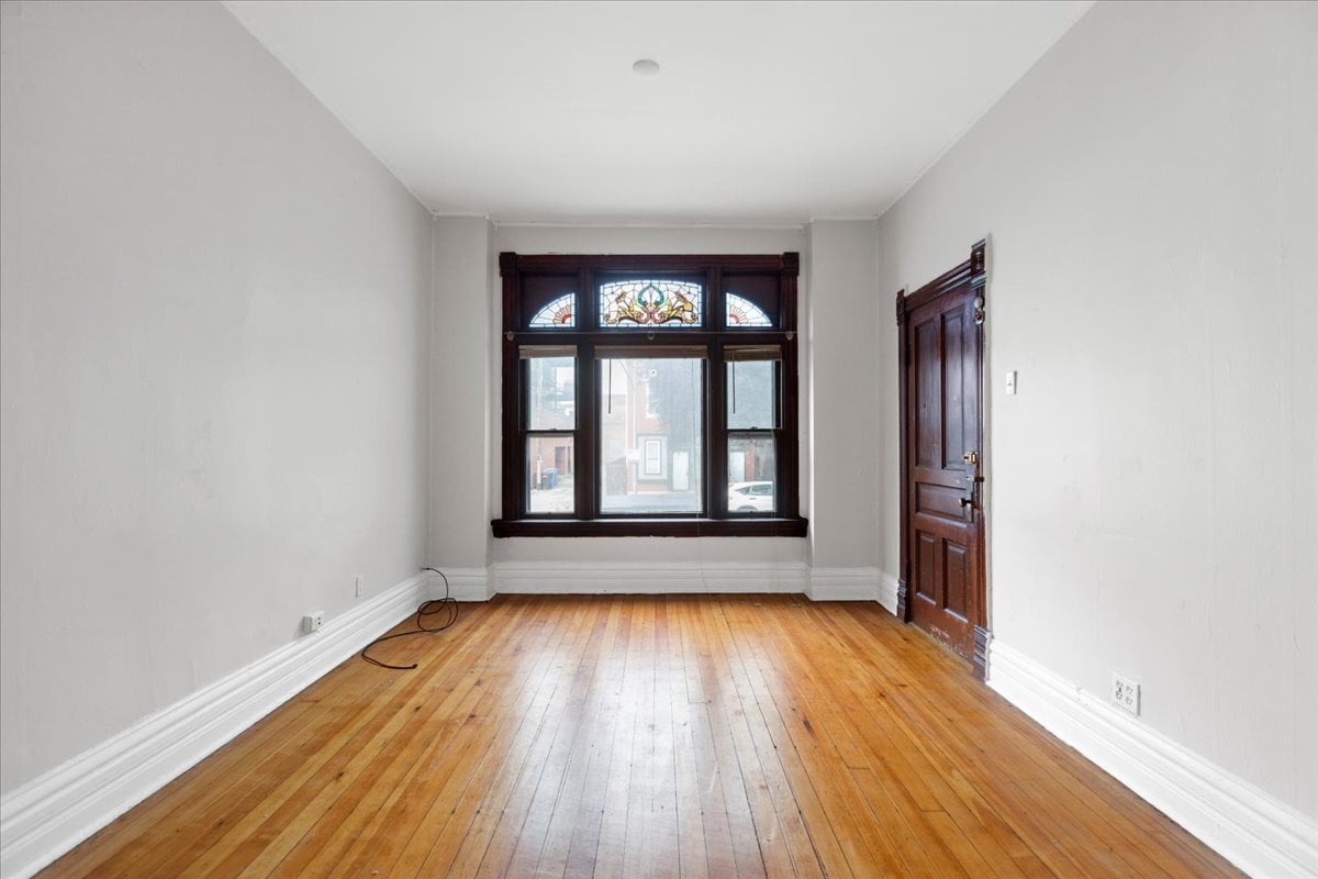 Primary Photo - 1013 N Winchester Ave