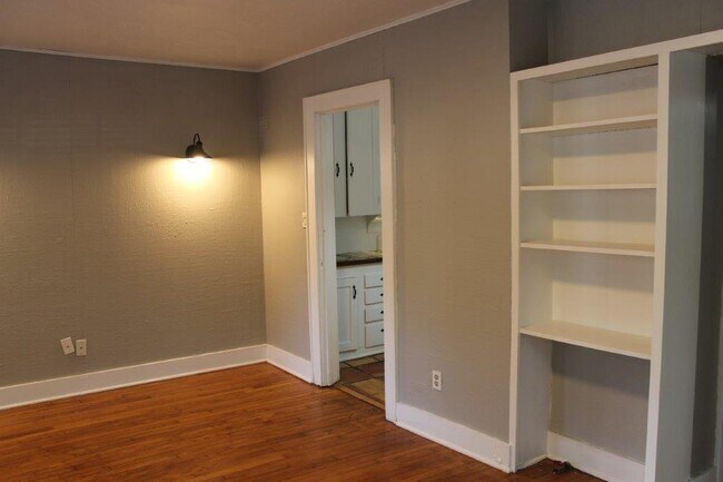 Foto del edificio - 927 S Flood Ave