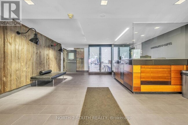 Building Photo - 955 Queen St W