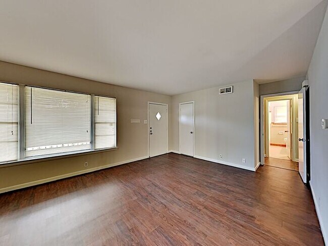 Foto del edificio - No Application Fees* $500 off 1st Month Rent*