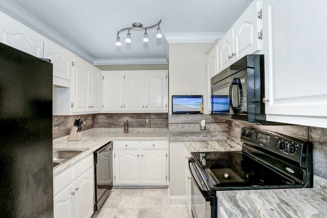Building Photo - 1409 Liberty Dr