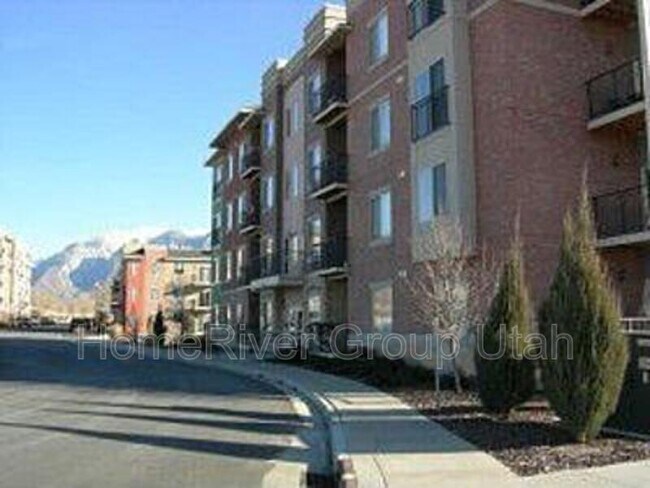 Foto del edificio - 180 Albion Village Way