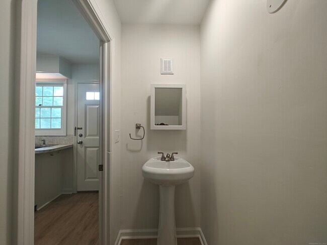 Foto del edificio - 18 Broadview Heights