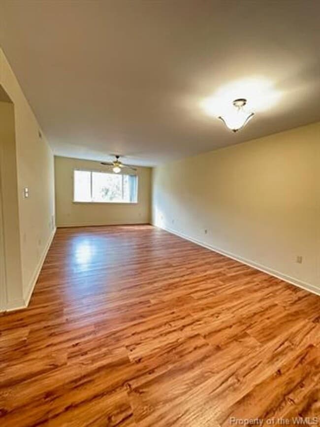 Building Photo - 2 Bed 1 Bath Condo