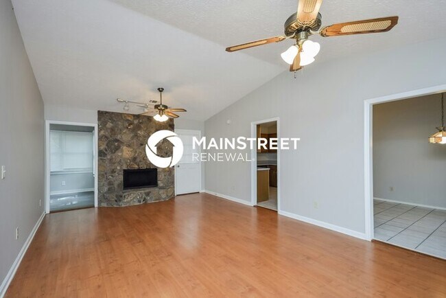 Building Photo - 3 Bedroom Pet-Friendly Home in Snellville, GA with Main Street Renewal
