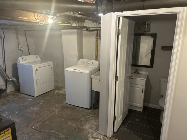 Building Photo - 4129 Greeby St