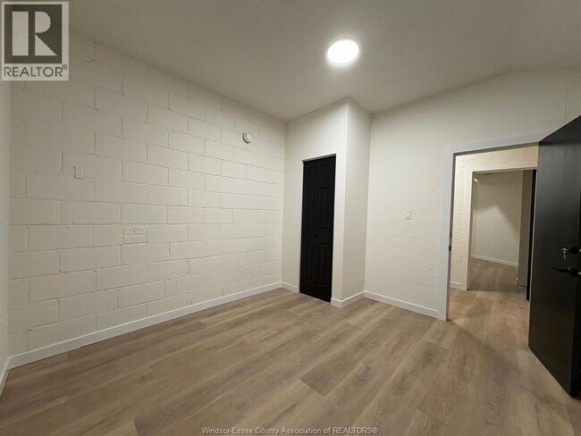 Photo du bâtiment - 1374 Wyandotte St E