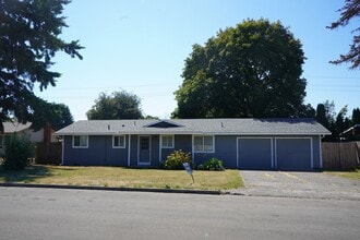 Building Photo - 12101 NE 77th St