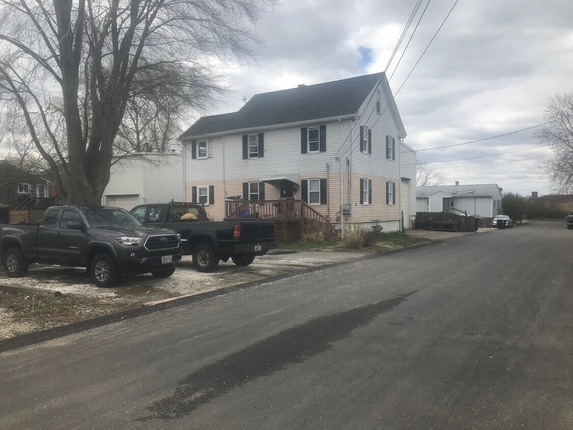 Parking area - 5 Palmer Ave