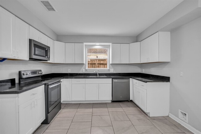 Foto del edificio - 4407 Hickory Grove Dr