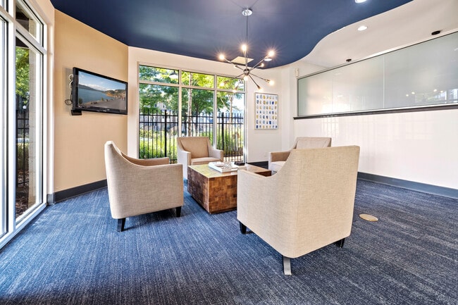 Building Photo - 10 Perimeter Park