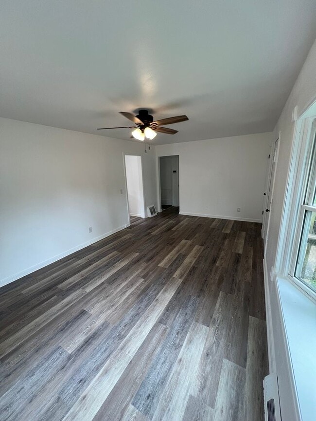 Building Photo - 2 Bedroom 1 Bathroom 1200.00