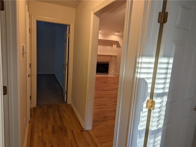 Building Photo - 2030 N Hailey Dr