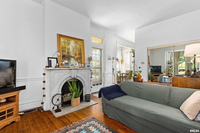 Building Photo - 245 NE Randolph Ave