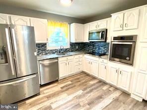 Building Photo - 102 Forsythia Dr