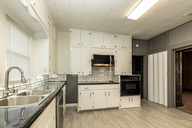 Foto del edificio - 825 FM 5714