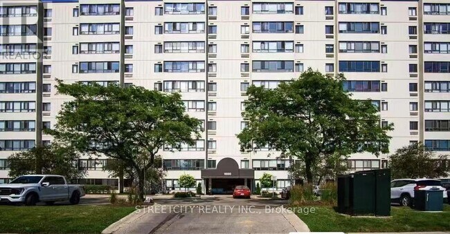 Photo du bâtiment - 1600-1600 Adelaide St N