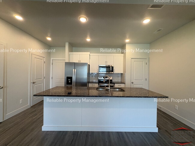 Building Photo - 144 S Emery Ln