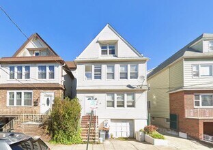 Building Photo - 85 W 50th St