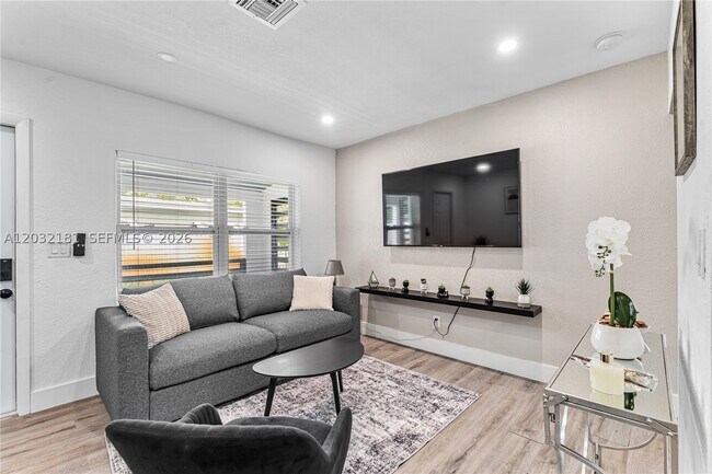 Foto del edificio - 1521 NE 118th St