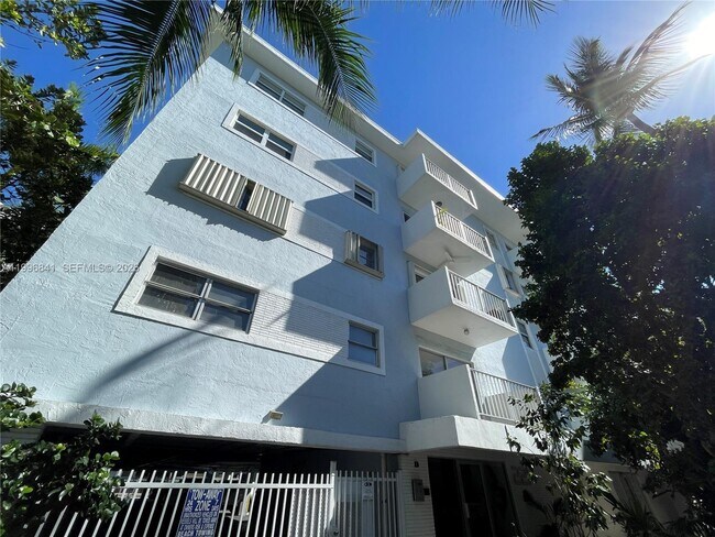 Foto del edificio - 221 Meridian Ave