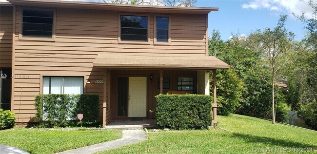 Foto del edificio - 6180 Pine Tree Ln