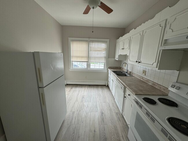 Building Photo - 388 E Merrimack St