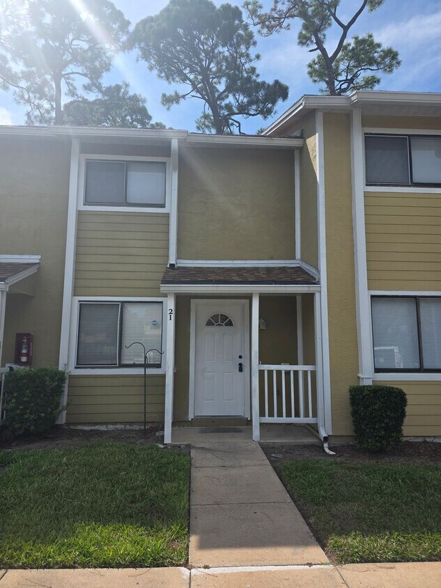 Foto principal - 2 bedroom 1/5 Bath Townhome in South Daytona