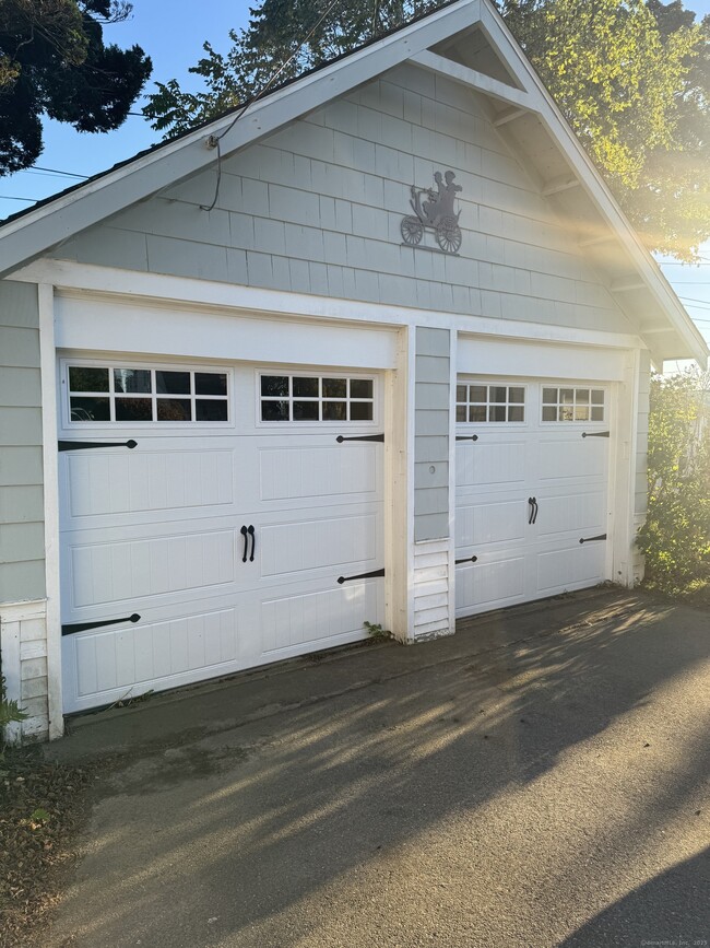 Building Photo - 74 Uncas Rd