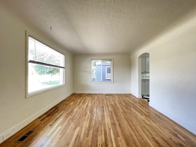 Building Photo - 4821 W Alpine St
