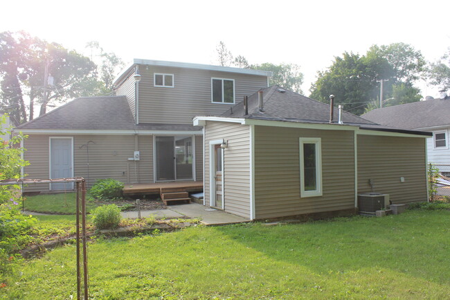 Building Photo - 403 S Highland Dr