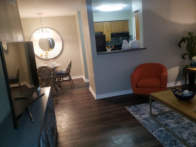 Model Living Room - Knoll Crest