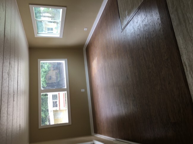 Building Photo - 5123 E Broadway Ave