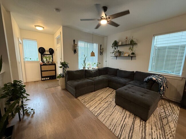 Foto del edificio - Beautiful 3 Bed/2.5 Bath Townhome - NE Bend