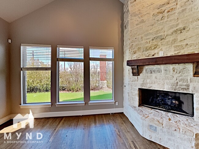 Foto del edificio - 10 Center Ct