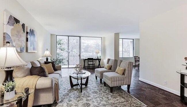 Foto del edificio - 4100 Cathedral Ave NW