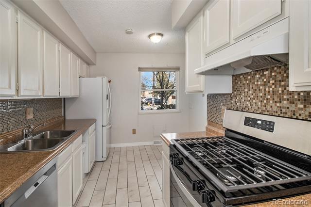 Foto del edificio - 6380 E Wesley Ave