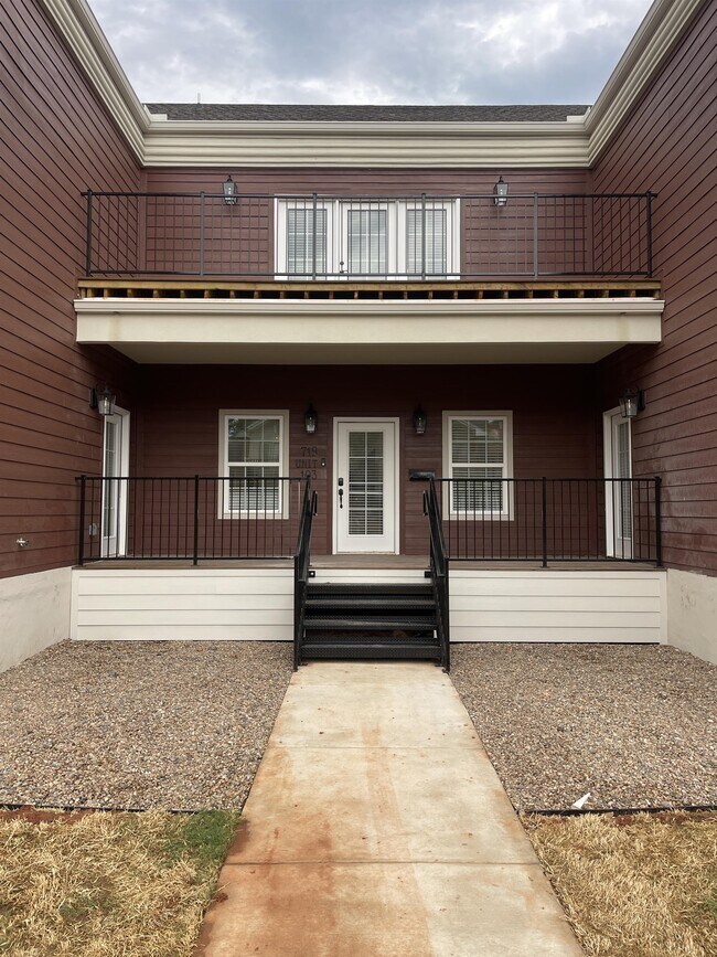Foto del edificio - 719 Deans Row Ave