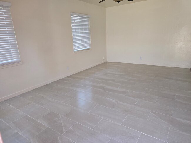 Foto del edificio - 1056 Pajaro St