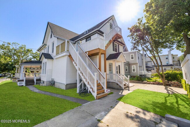 Building Photo - 601 2nd Ave