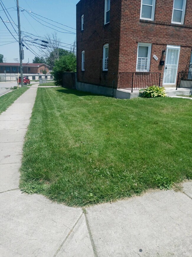 Front of Townhouse - 2701 Bookert Dr