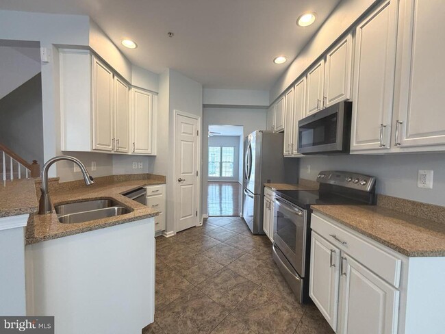 Building Photo - 2911 Lomond Pl
